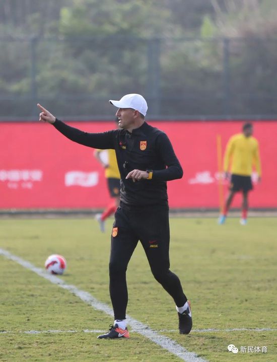 原本还因为女朋友的不礼貌，而对叶辰心怀一些愧疚的田中浩一，忽然之间暴怒起来。